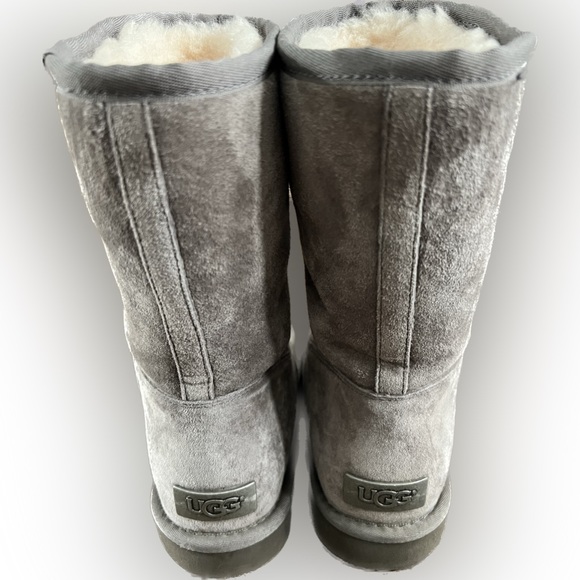 Uggs women’s 7 - Picture 2 of 4